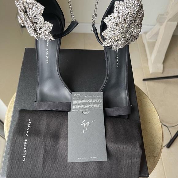 Authentic Guiseppe Zanotti Suede Sandal - Picture 4 of 10